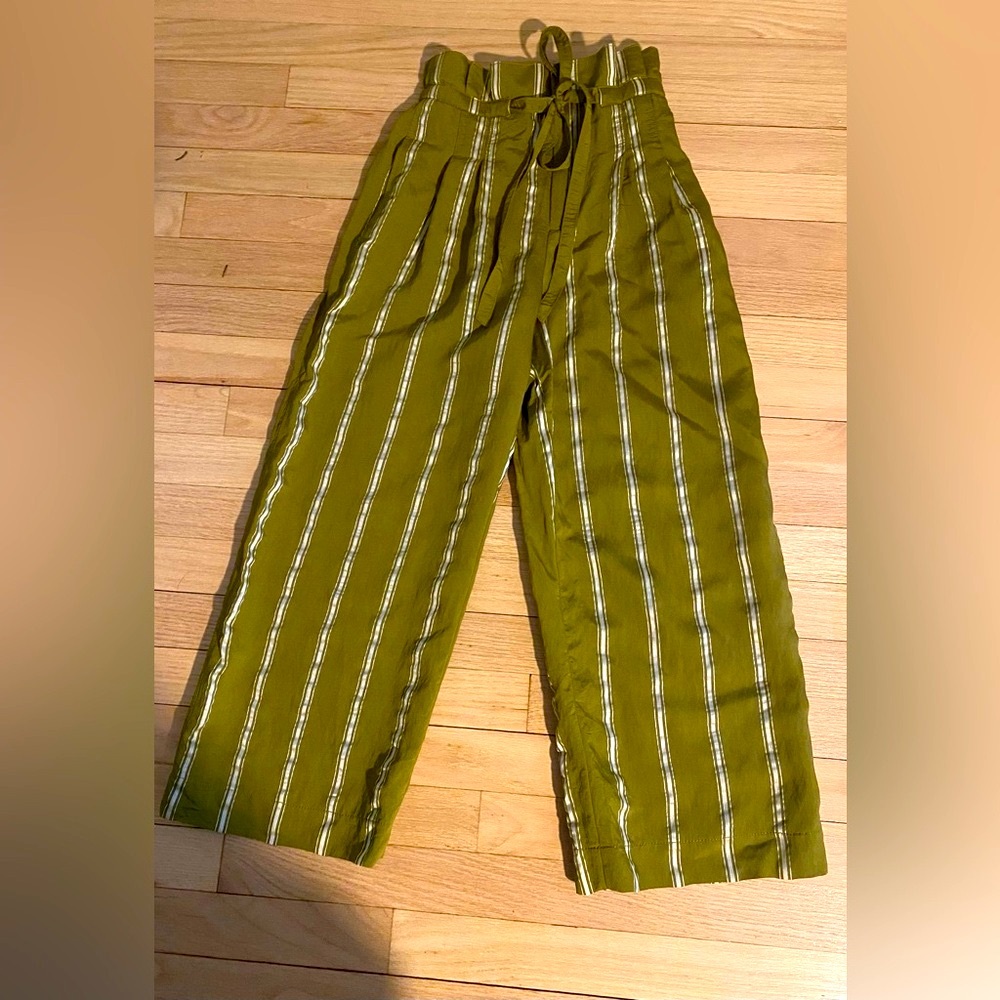 Green/White Striped Club Monaco Pants Size 00 (they run big) 
Smoke/Pet Free!